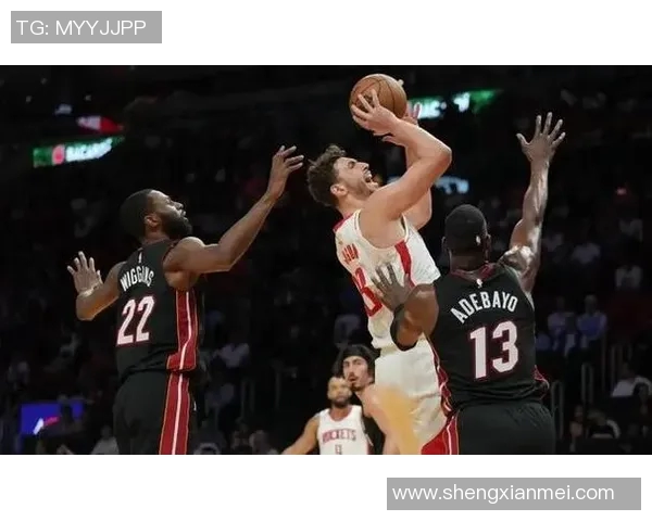 热火与火箭正进行激烈对决直播精彩瞬间不容错过